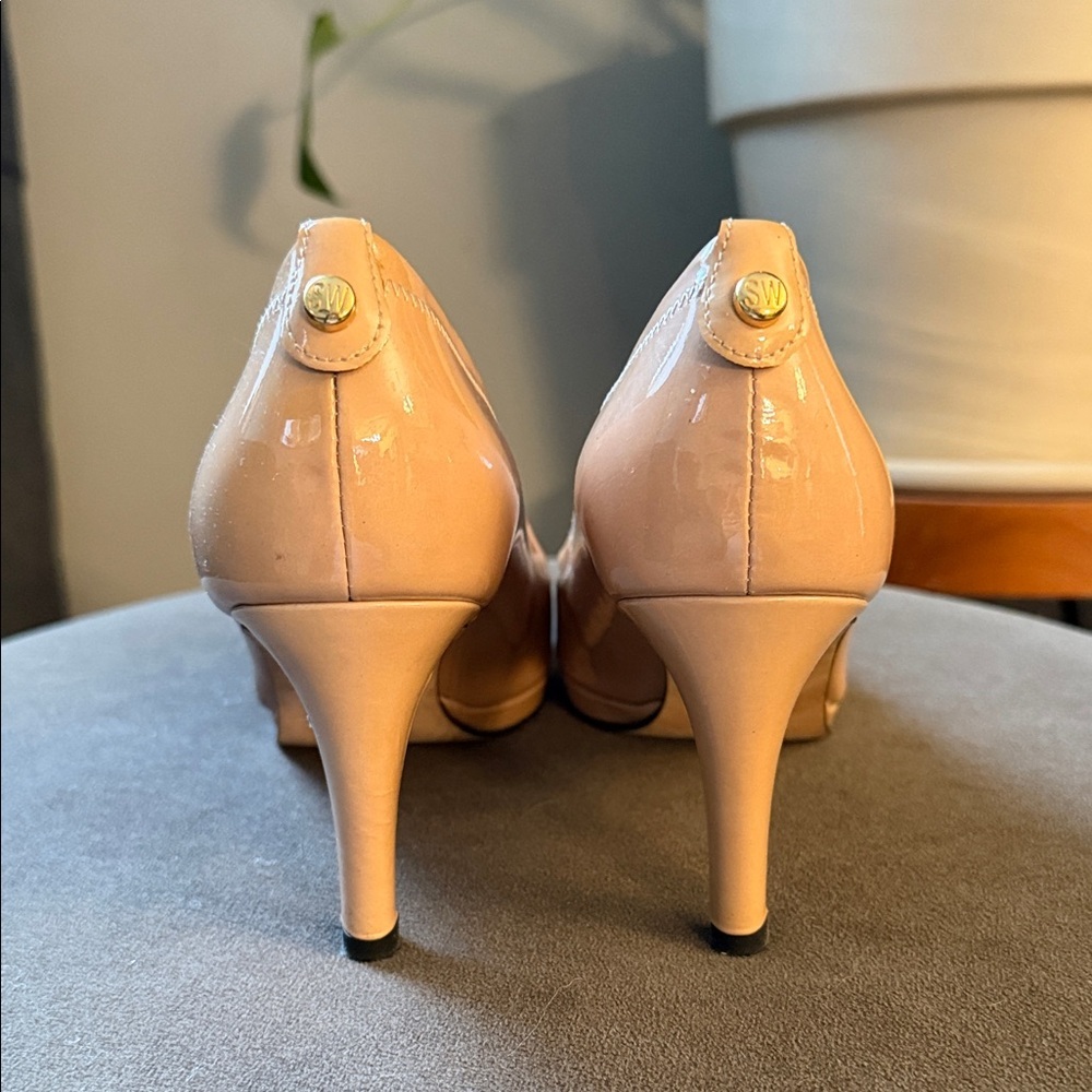 Stuart Weitzman Nude Patent Leather Peep Toe Womens 6.5 Heels Classic Preppy - Picture 4 of 11